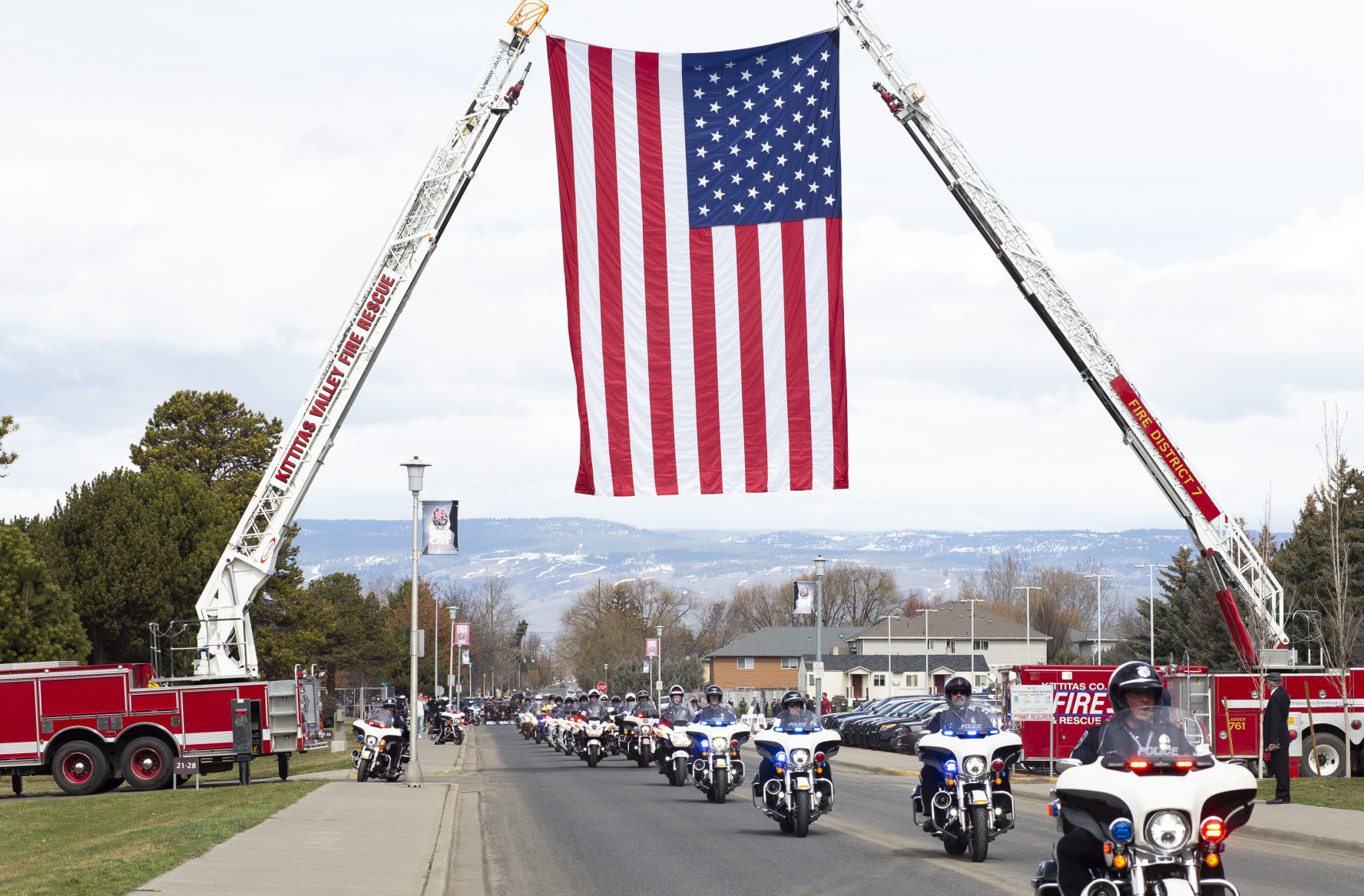 Procession for Kittitas County sheriff's deputy